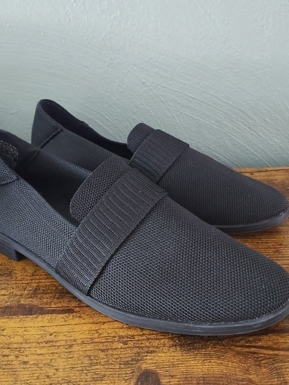 Tahari Mykonos Black Knit Slip-On Flat Loafer Womens 7.5 Shoe Moccasin Comfort